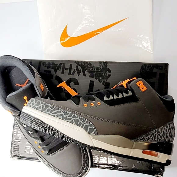 Air Jordan 3 Retro Shoes "Black Cement Orange" – Size 8.5 – Limited Edition! 🔥 - Picture 2 of 3